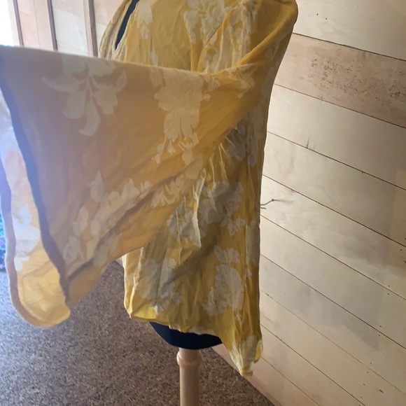 Ces Femme (boutique) Yellow Flowy Medium Bell Sleeve - Picture 2 of 3